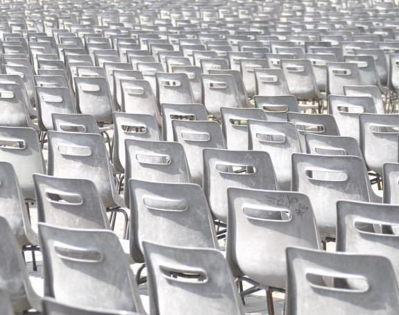 Foto: leere Sitzreihen 