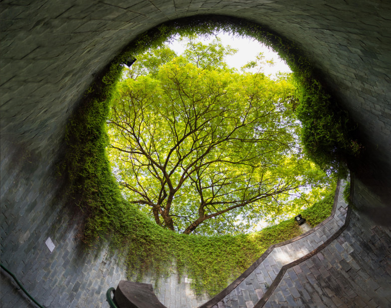 wendeltreppe-der-unterirdischen-kreuzung-im-tunnel-im-fort-canning-park-singapur