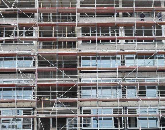 Foto: eingerüstetes Gebäude