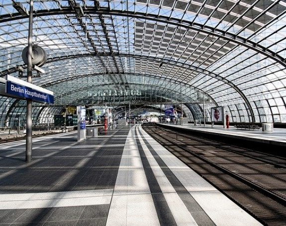 Foto: Menschenleerer Hauptbahnhof Berlin 