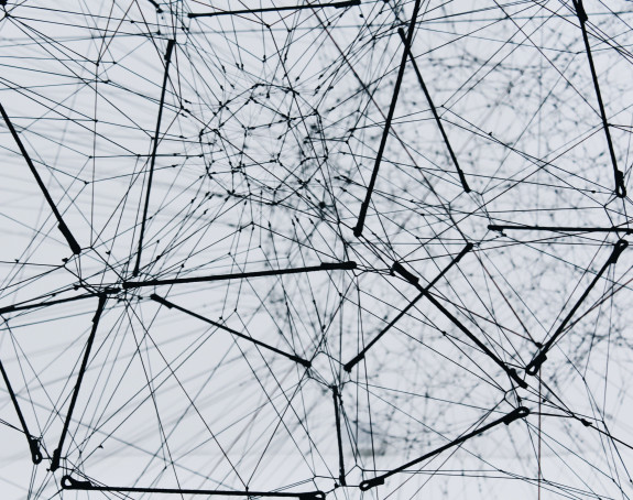 Netzwerk, verzweigt Verbindungen von schwarzen Drähten 