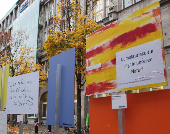 Plakat der Stadt Eisenach mit anderen Aktionsplakaten Plakat der Stadt Eisenach mit anderen Aktionsplakaten