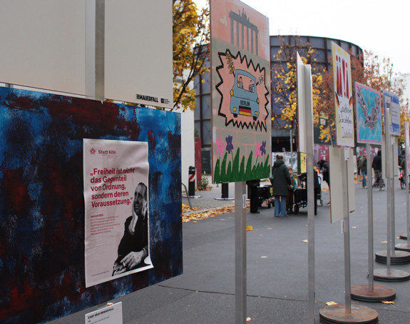 Plakat der Stadt Köln mit weiteren Aktionsplakaten Plakat der Stadt Köln mit weiteren Aktionsplakaten