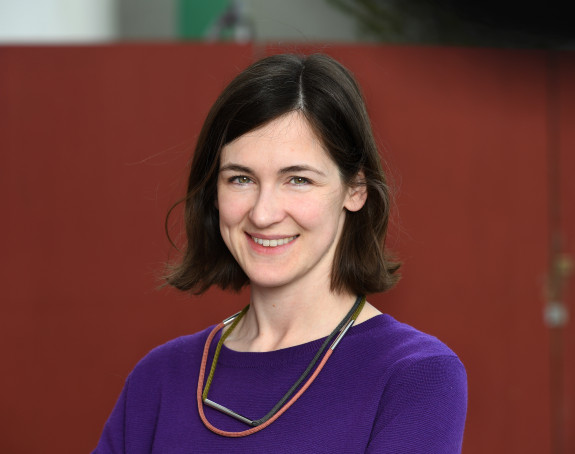 Portraitfoto von Dr. Jasmin Jossin