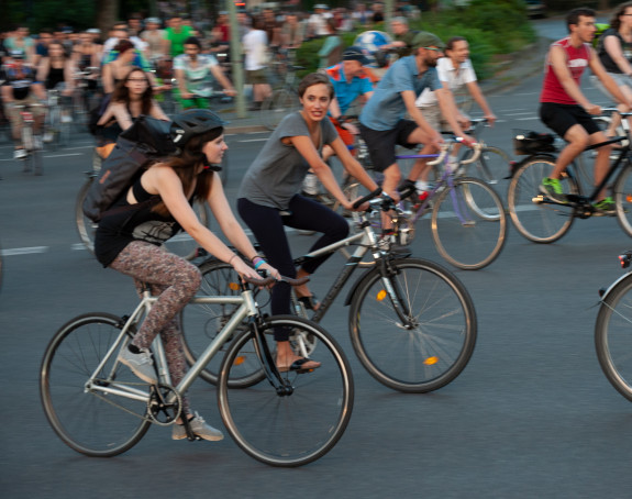 Foto einer großen Gruppe von Radfahrern/innen