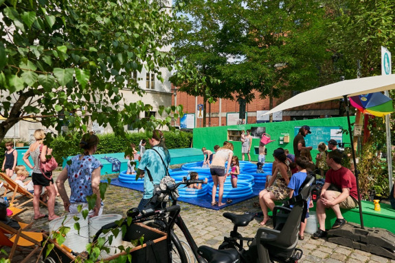 Mehr Platz im öffentlichen Raum - Kinderpools mitten in der Stadt
