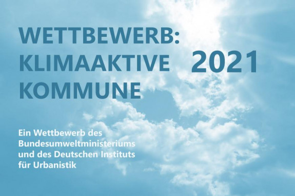 Ankündigungstext zum Wettbewerb Klimaaktive Kommune 2021 vor Wolken