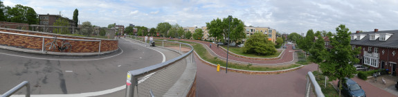 Das Foto zeigt die Fuß- und Fahrradbrücke "Dafne Schippersbrug"