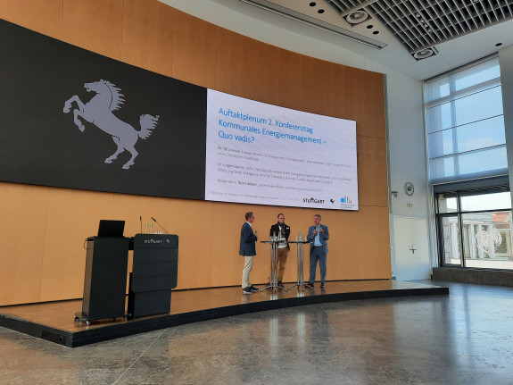 Podiumsgespräch auf der Bühne in Stuttgart